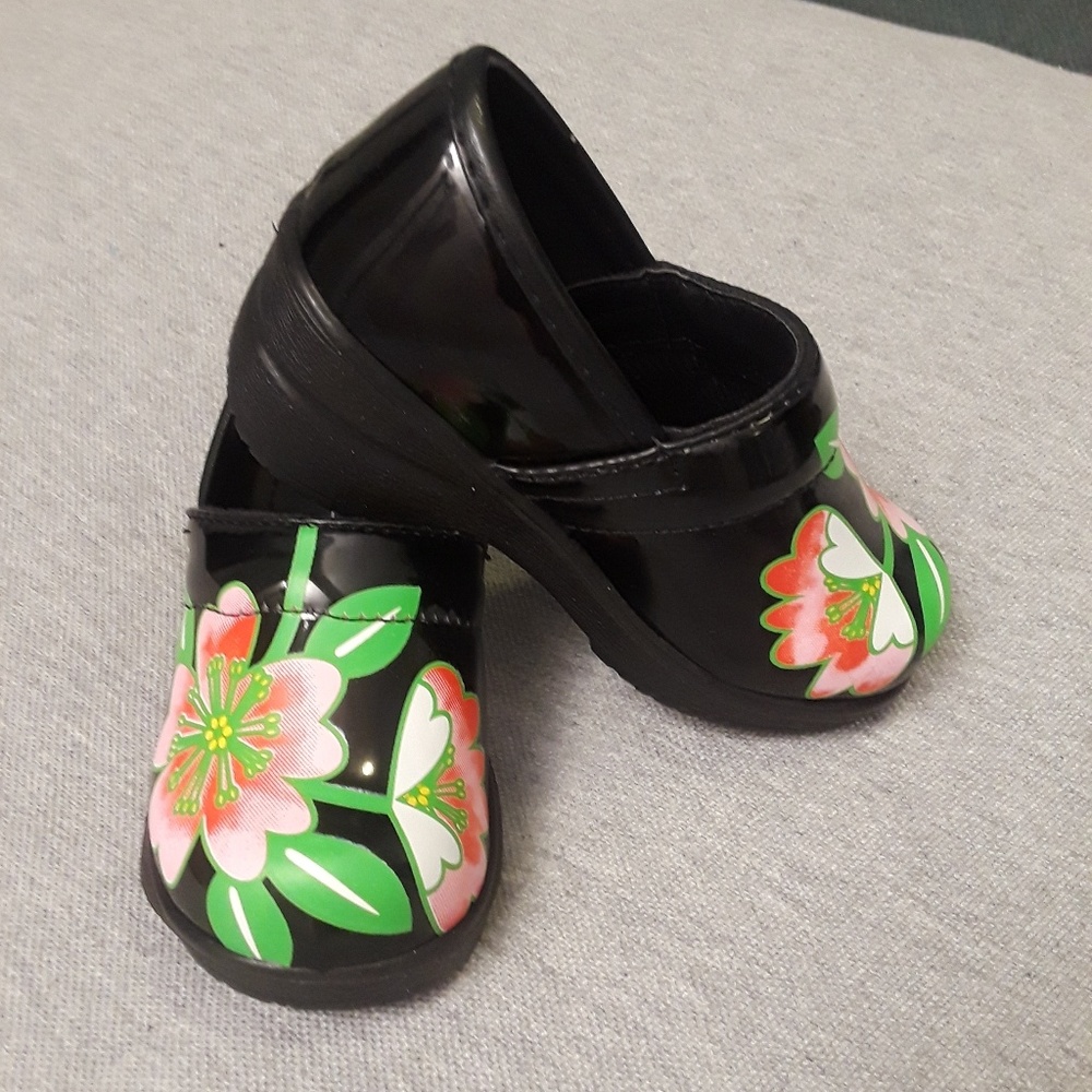 Girls Clogs - Picture 5 of 6